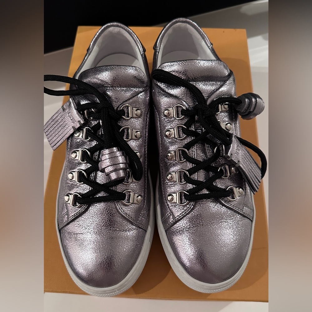 Tod’s Metallic Silver leather Sneakers size 38 1/2